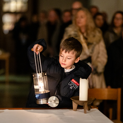 Friedenslicht in Wien angekommen / Erzdiözese Wien/ Schönlaub, Stephan Schönlaub